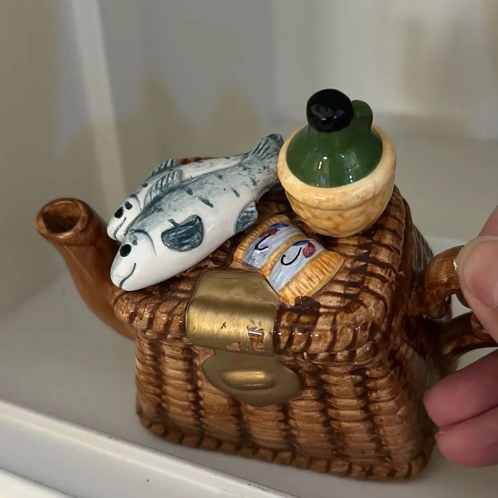 Fisherman’s Mini Teapot - Picture 2 of 6